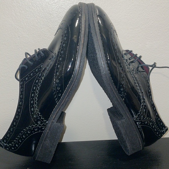 Line A Zeta Black patent leather wing tip shoes.  Size 37/6.5. - Picture 8 of 11